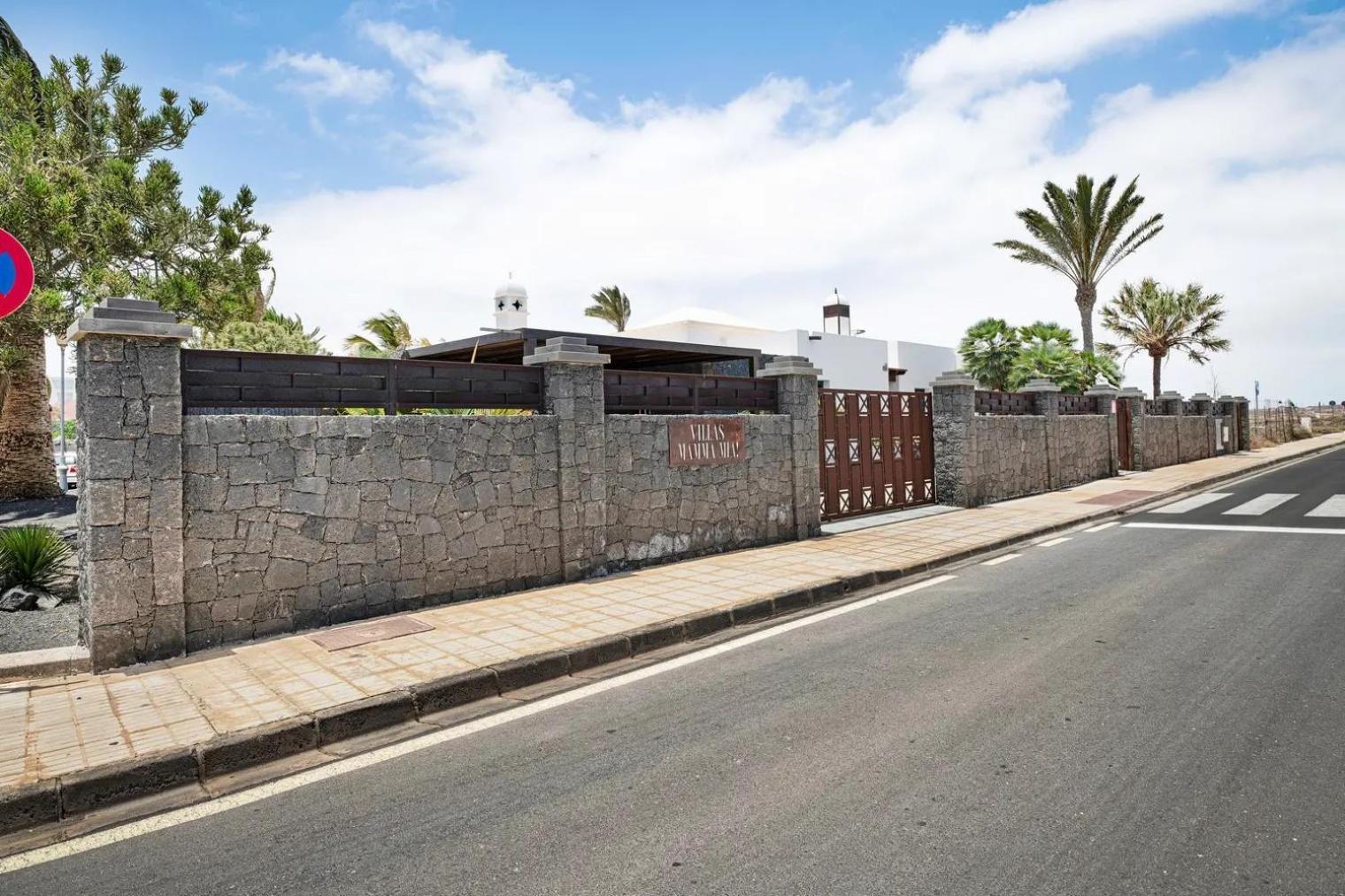 Villas Mamma Mia Pool Heat Private & Jacuzzi Playa Blanca  Exterior photo